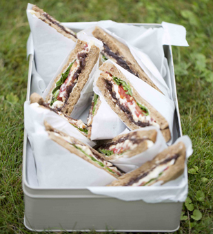 Sandwiches mit Camembert und Zwiebelconfit