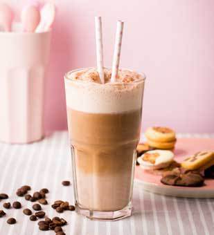 Schoko-Milchkaffee mit Gewürzen